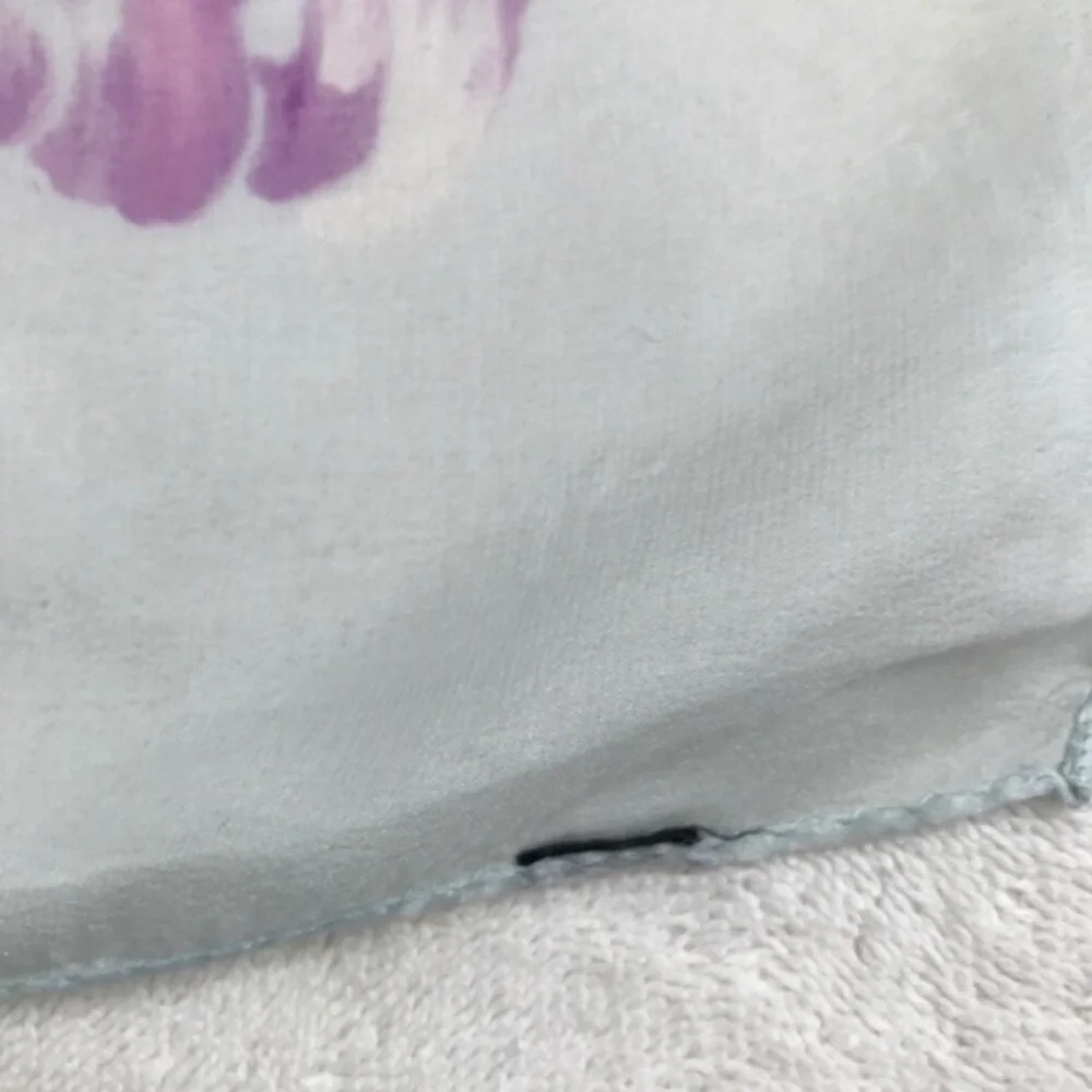 ELLEN TRACY WOMEMS SILK SCARF GRAY PURPLE SATIN BANDANA